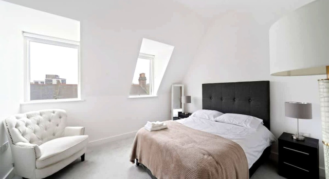 Spacious London Townhouse With Parking