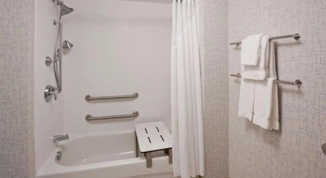 Люкс с 2 комнатами Holiday Inn Express Roseville-St. Paul by IHG