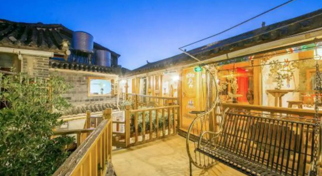 Youyangju Hostel, Забронировать Хостел Отели Лицзян с парковкой, рядом с Улица Сквер-стрит Древнего города Даянь, Парковка
