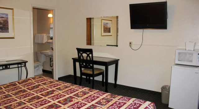 Четырёхместный номер Standard Lava Spa Motel & RV