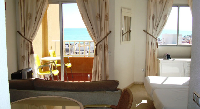 Palm Beach Club Apartamentos Carihuela, Забронировать Отель Отели и гостиницы Торремолинос, рядом с Пляж Ла-Кариуэла, Отель