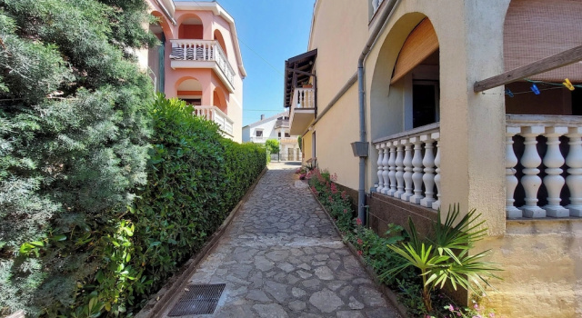 Apartments Baburic, Buchen Sie Ferienwohnung Hotels in Kvarner-Inseln mit Parkplatz, Parkplätze