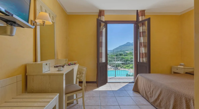 Двухместный номер Standard с балконом и с красивым видом из окна Villa Zina Family Resort