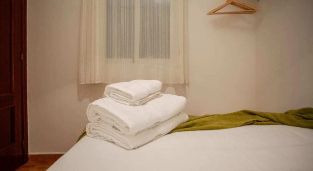 Lovely 2 Bed Apt next to Retiro, Забронировать Отель Ретиро Мадрид, рядом с Дом-музей Лопе де Вега