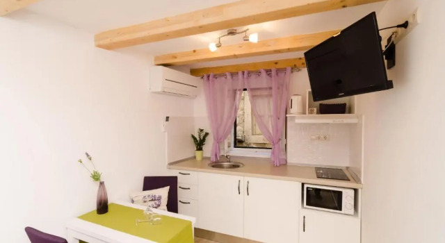 Студия Comfort Цокольный этаж Lavender Garden Apartments