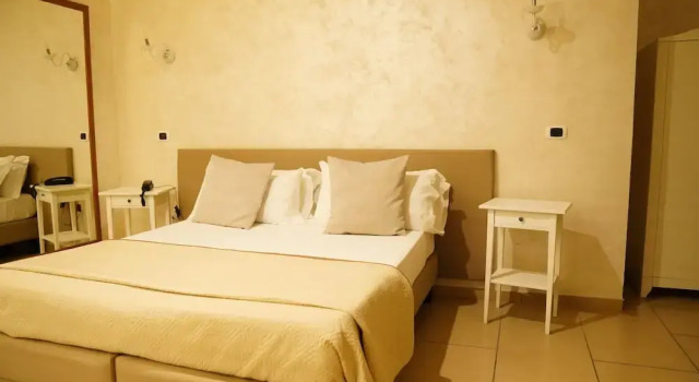 Двухместный номер Classic Bee Queen Hotel