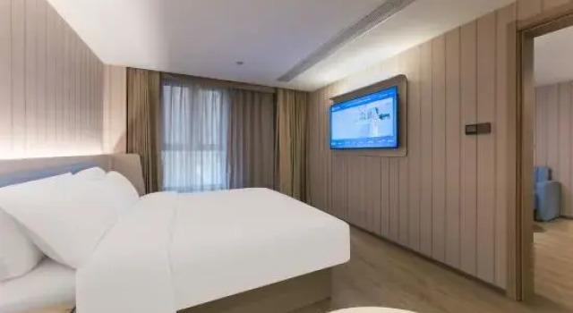 Люкс HanTing Hotel (Tianjin Florentia Village)