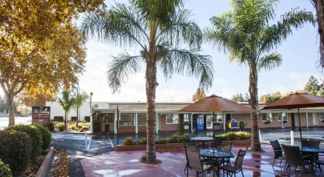Двухместный номер Standard Tri-Valley Inn & Suites
