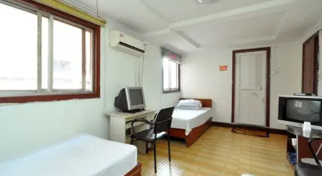 Renhe Business Hotel, Prenota Hotel Hotel a Shandong con parcheggio, Parcheggio