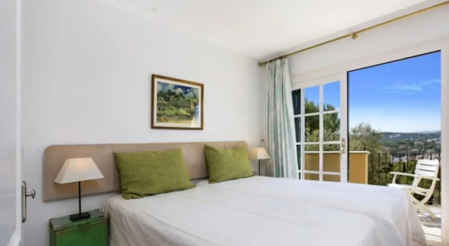 Apartment - 4 Bedrooms with Pool - 107696