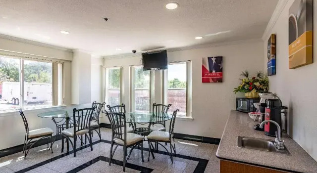 Econo Lodge, Забронировать Отель Азл Dallas - Fort Worth Metropolitan Area