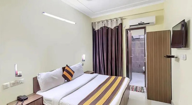 OYO 7578 Hotel Luck Residency, Забронировать Отель Отели Нью-Дели с парковкой, Парковка