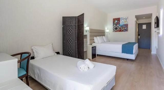 Трёхместный номер Carvi Beach Hotel