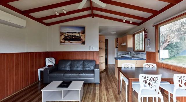 Номер Deluxe с 2 комнатами с балконом Marengo Family Caravan Park