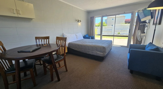 Люкс с видом на озеро Tui Oaks Motel