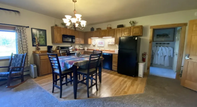 Люкс с красивым видом из окна Pioneer Ridge B&B Inn