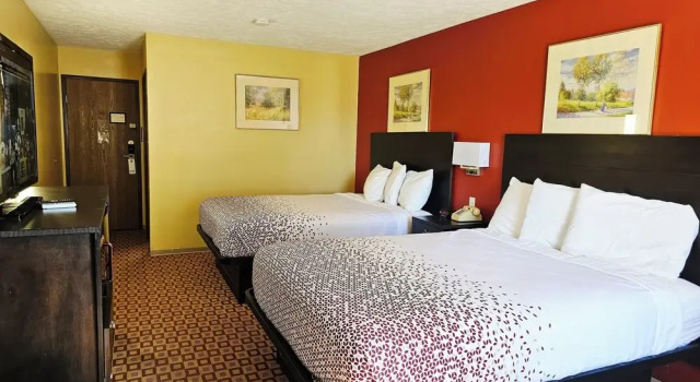 Четырёхместный номер Comfort Budgetel inn & Suites