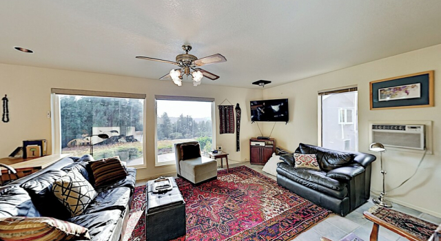 Mtn-view Retreat w/ Hot Tub + Deck in Sebastopol, Réserver Maison de vacances Freestone États-Unis