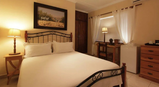 Kelvin Lodge & Spa, Забронировать Курортный отель Отели Дурбана 3 звезды, рядом с Japanese Gardens Durban North, 3*