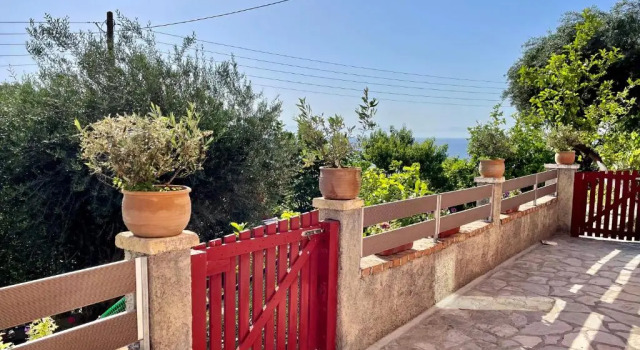 Alesti House with garden and private beach access, Забронировать Апартаменты/квартира Отели периферии Ионических островов с парковкой, Парковка