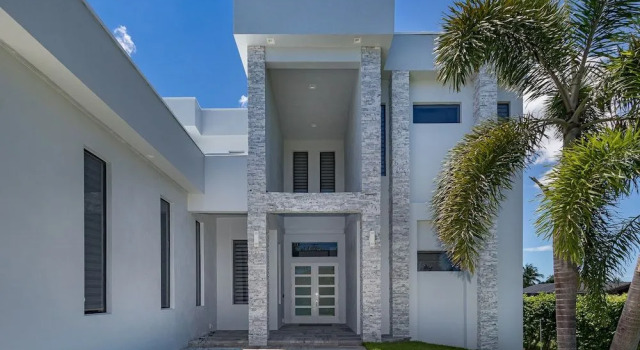 Villa Cosmopolitan by Vacationhit, Забронировать Вилла Виллы Кейп-Корал, рядом с Пляж яхт-клуба Кейп-Корал, Вилла