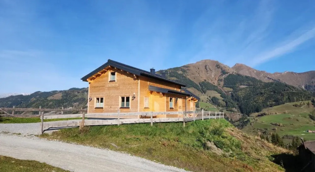 Коттедж Alpine hut in Rauris ski Hiking Area With Sauna