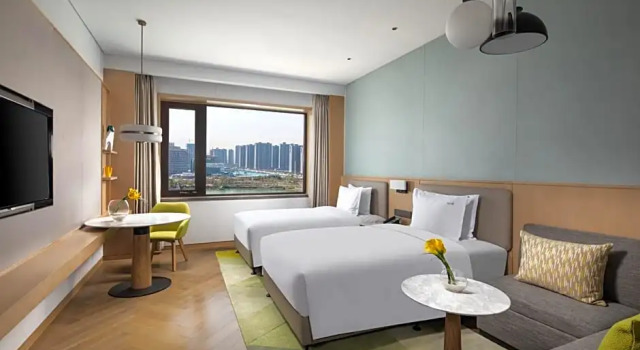 Номер Standard с видом на озеро Holiday Inn Zhengzhou High-Tech Zone by IHG
