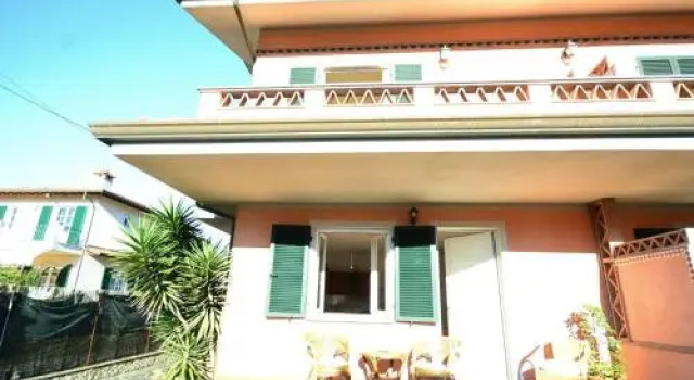 Luxurious Holiday Home in Montignoso with Garden
