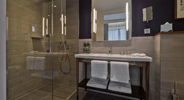 Двухместный номер Premium voco The Hague by IHG