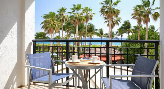 Номер Standard с частичным видом на океан Marriotts Ocean Pointe
