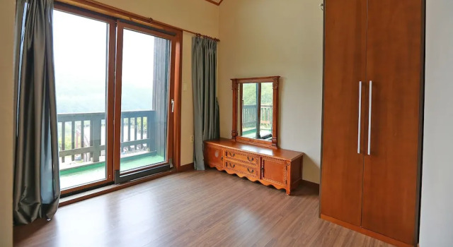 Семейный люкс с балконом Chalet Resort