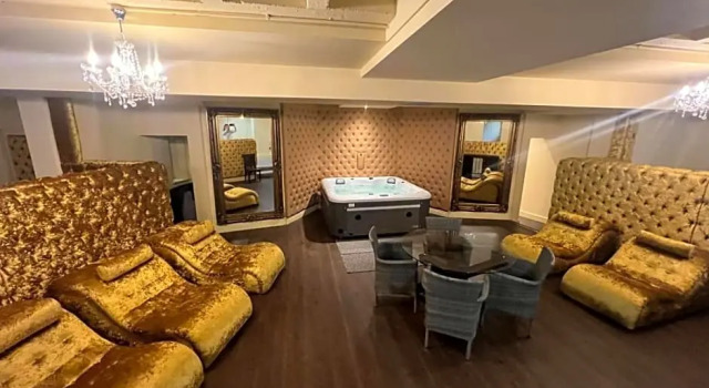 Люкс Deluxe RainHill Hall Hotel