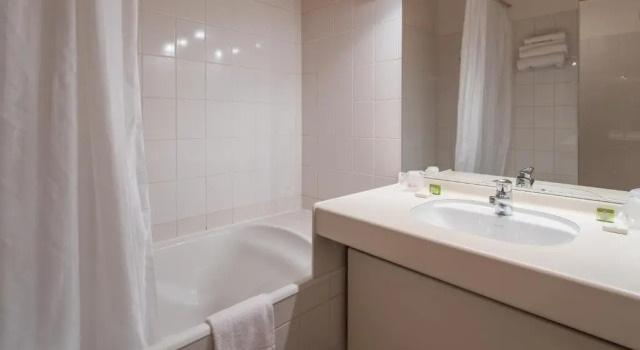 Трёхместный номер Standard Logis Hôtel Le Bois Dormant-Hôtel Restaurant & Spa