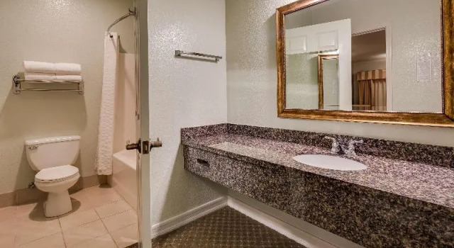Номер Standard с балконом Best Western Plus Bayshore Inn