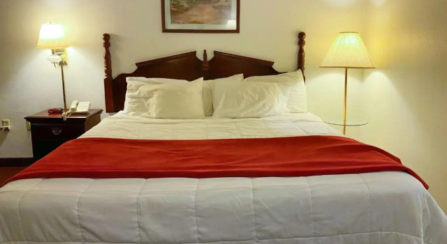Номер Standard Voyageur Inn and Conference Center