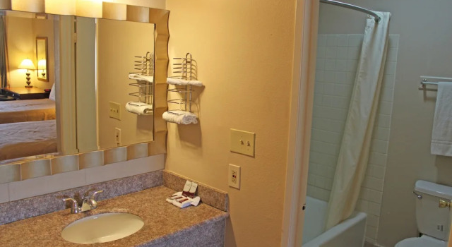 Номер Standard Rainbow Inn - Near Adventure City
