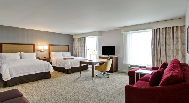 Четырёхместная студия Hampton Inn & Suites Detroit/Troy