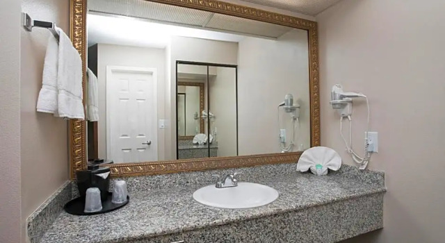 Run of House Stanford Inn & Suites Anaheim