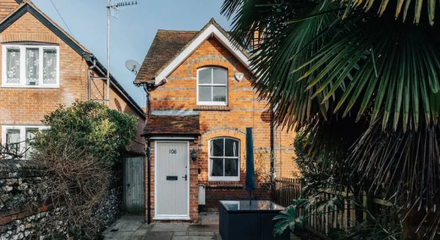 Rose Cottage - Central Henley - From 140 Per Night, Забронировать Дом для отпуска Отели в центре Хенли-на-Темзе, в центре