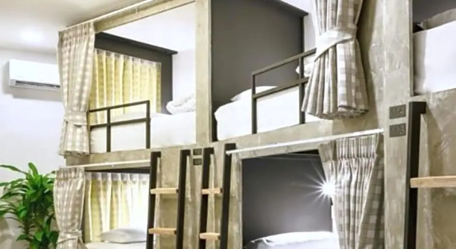 Кровать в общем номере Red Door Samsen Hotel, Bangkok