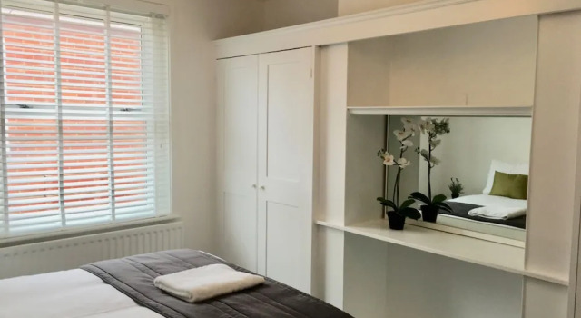 Netley Village Apartment