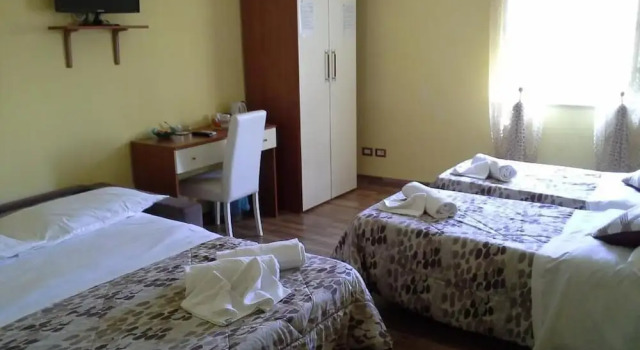 Romes Best Holidays Guest House, Забронировать Отель Отели Рима с парковкой, рядом с Станция метро Manzoni, Парковка