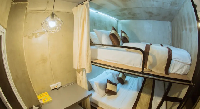 The Lodge Yangon Hostel, Забронировать Хостел Отели Янгон с парковкой, рядом с Sein Yaung Chi Pagoda, Парковка