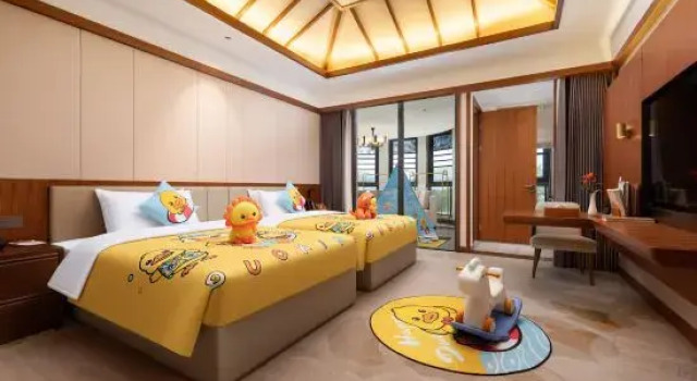 Семейный люкс Tengchong East Lake Thermal Spa Hotel