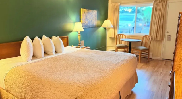 Двухместный номер Standard Timbers INN and Suites
