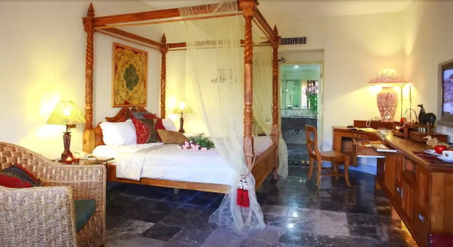 Двухместный номер Standard с балконом Swan Lake Villa Resort