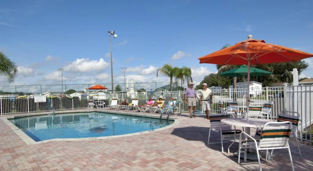 Majestic Oaks RV Resort, Boek Resort Hotels in Zephyrhills met parkeren, Parkeren