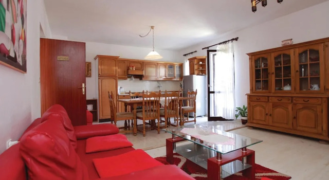 Stunning Home in Korcula With Wifi and 6 Bedrooms, Забронировать Отель Отели Корчулы с парковкой, рядом с Частный Пляж «Виллы Корчула», Парковка