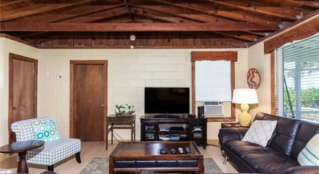 Seashell - Three Bedroom Home
