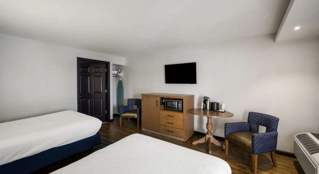 Четырёхместный номер Standard с видом на реку Best Western - Freeport Inn